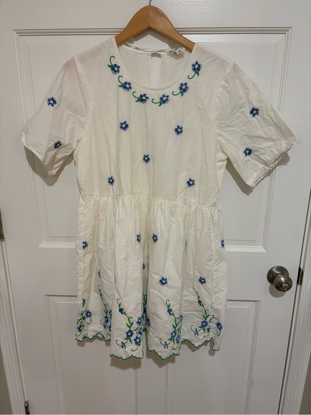 Cottagecore Stunning needle point White Embroidered Floral Short-Sleeve Dress